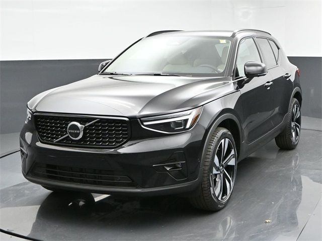 2024 Volvo XC40 Plus Dark Theme