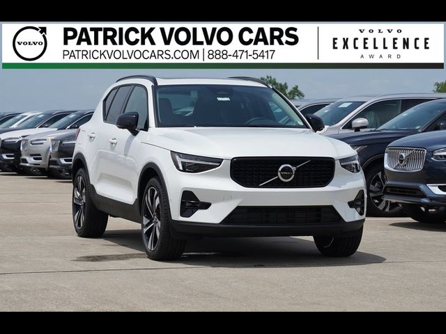 2024 Volvo XC40 Plus Dark Theme