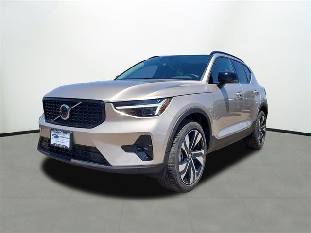 2024 Volvo XC40 Plus Dark Theme