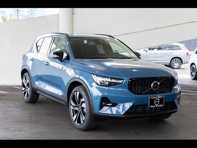 2024 Volvo XC40 Plus Dark Theme