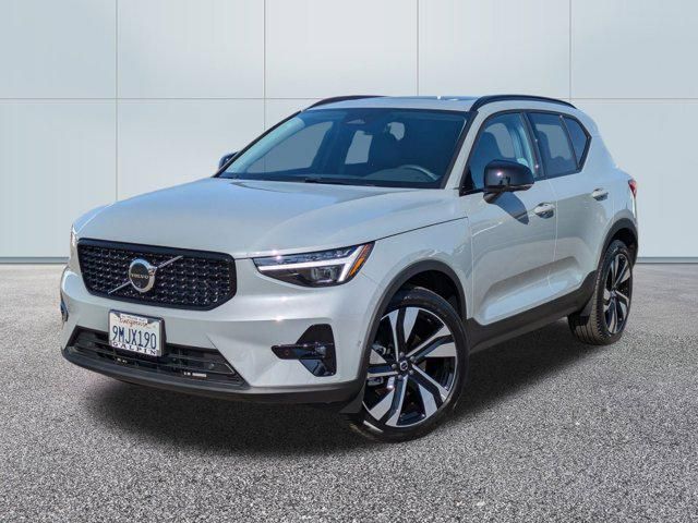 2024 Volvo XC40 Plus Dark Theme