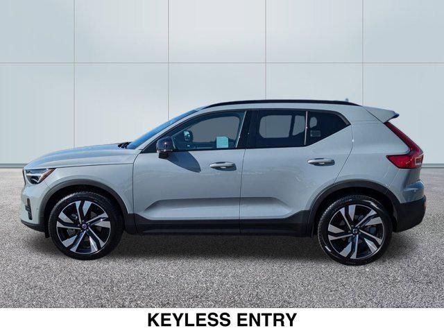 2024 Volvo XC40 Plus Dark Theme