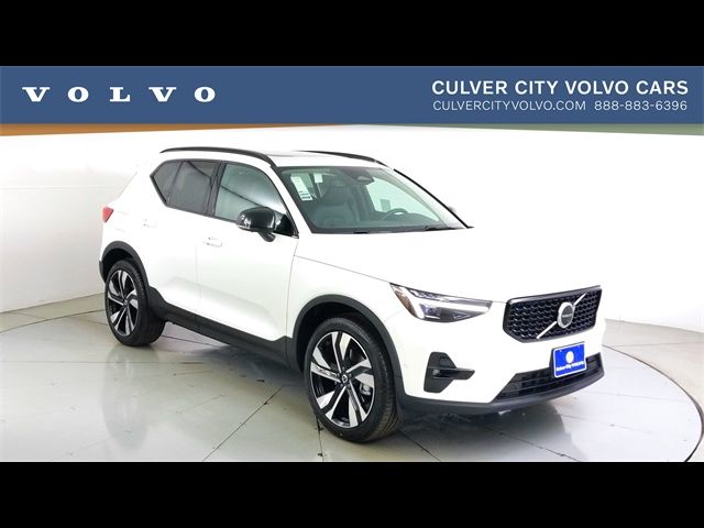 2024 Volvo XC40 Plus Dark Theme