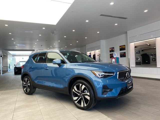 2024 Volvo XC40 Plus Dark Theme