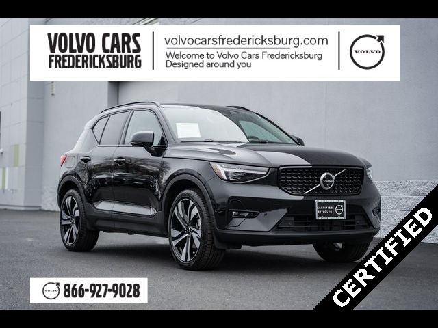 2024 Volvo XC40 Plus Dark Theme