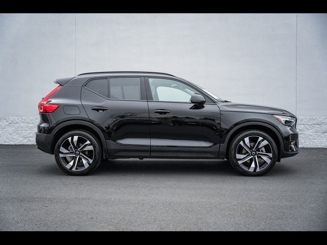 2024 Volvo XC40 Plus Dark Theme