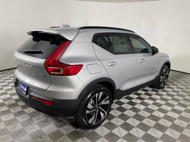 2024 Volvo XC40 Plus Dark Theme