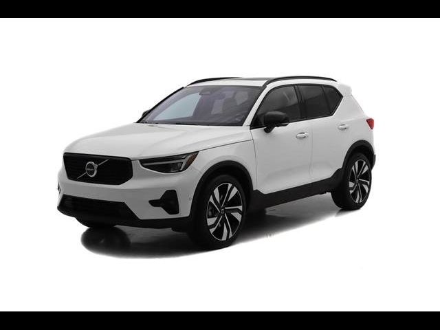 2024 Volvo XC40 Plus Dark Theme