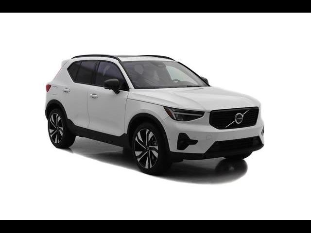 2024 Volvo XC40 Plus Dark Theme