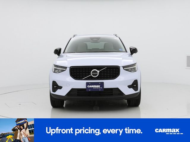 2024 Volvo XC40 Plus Dark Theme