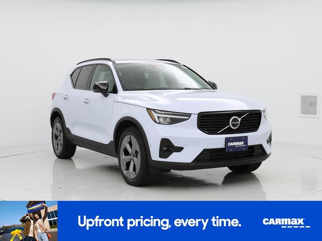 2024 Volvo XC40 Plus Dark Theme
