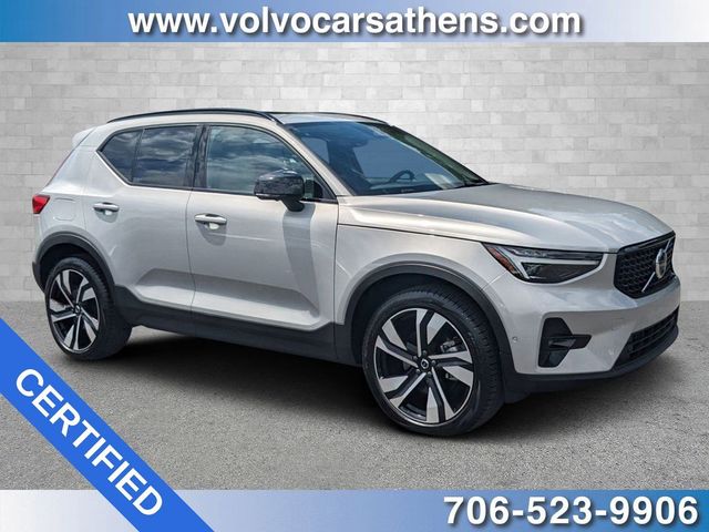 2024 Volvo XC40 Plus Dark Theme