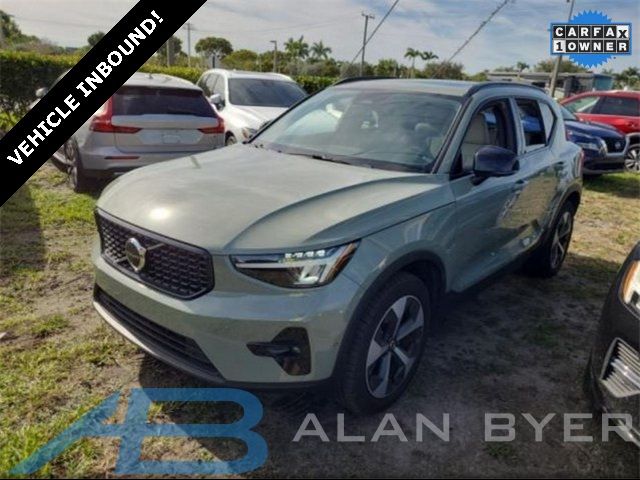 2024 Volvo XC40 Plus Dark Theme