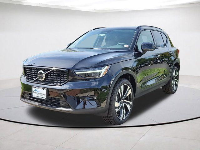 2024 Volvo XC40 Plus Dark Theme