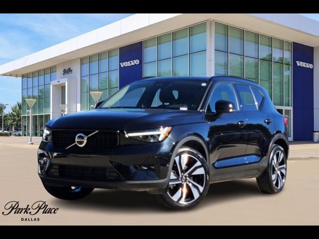 2024 Volvo XC40 Plus Dark Theme