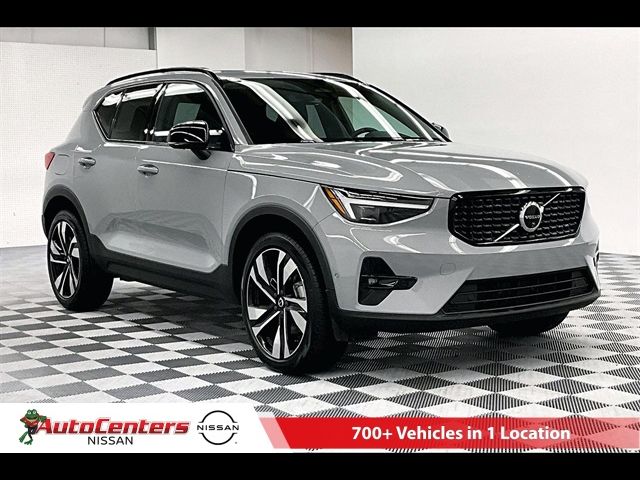 2024 Volvo XC40 Plus Dark Theme