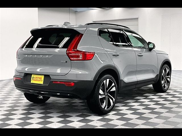 2024 Volvo XC40 Plus Dark Theme