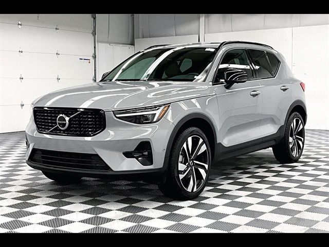 2024 Volvo XC40 Plus Dark Theme