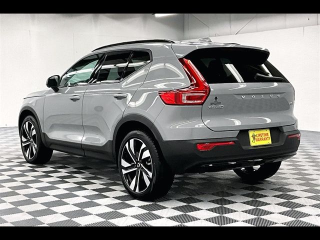 2024 Volvo XC40 Plus Dark Theme