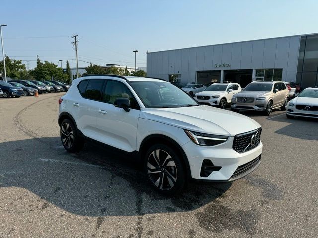 2024 Volvo XC40 Plus Dark Theme