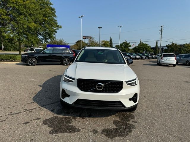 2024 Volvo XC40 Plus Dark Theme