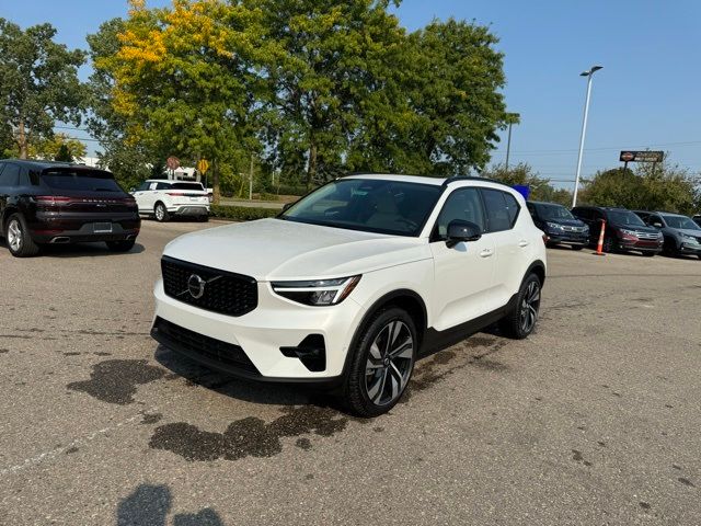 2024 Volvo XC40 Plus Dark Theme