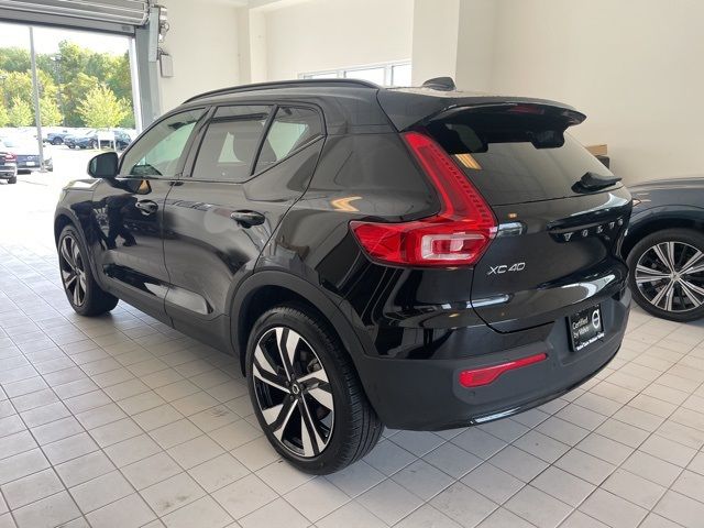 2024 Volvo XC40 Plus Dark Theme