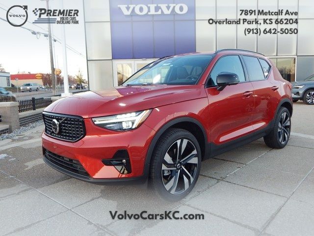 2024 Volvo XC40 Plus Dark Theme