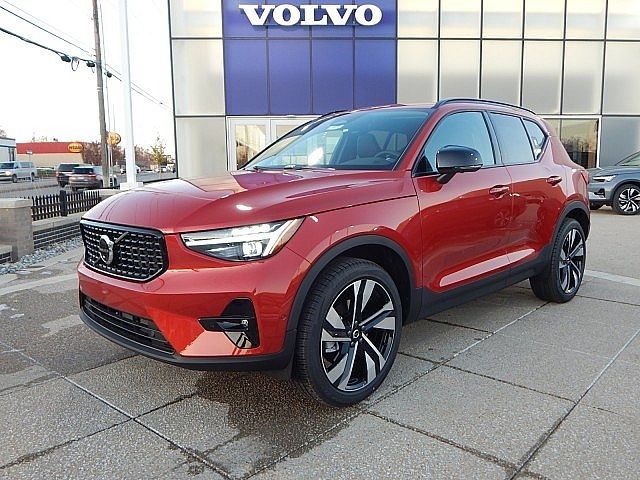 2024 Volvo XC40 Plus Dark Theme