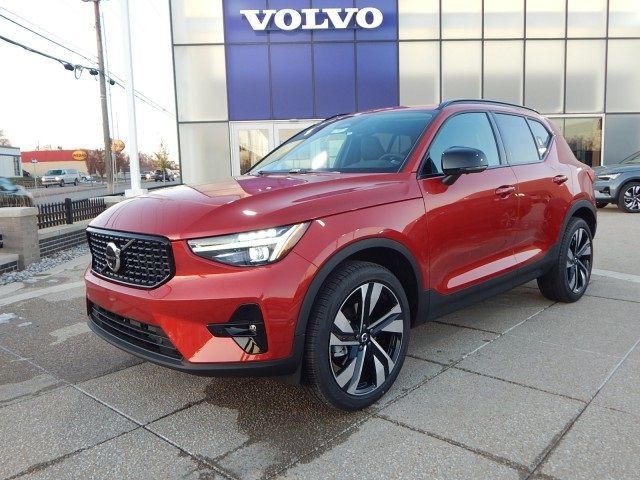 2024 Volvo XC40 Plus Dark Theme