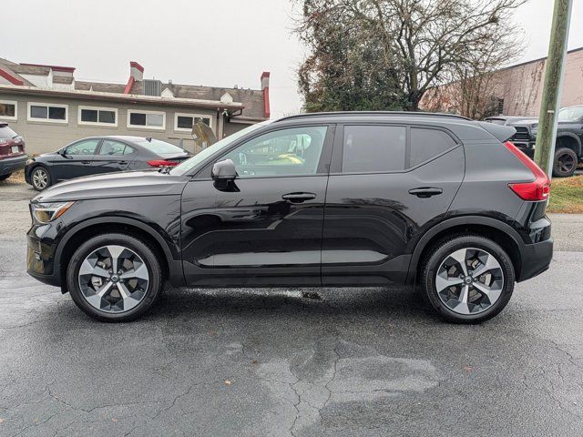 2024 Volvo XC40 Plus Dark Theme