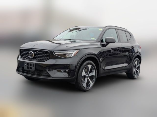 2024 Volvo XC40 Plus Dark Theme