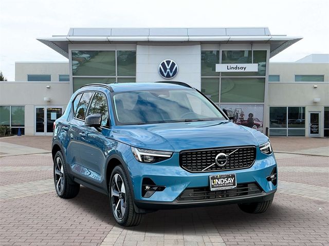 2024 Volvo XC40 Plus Dark Theme