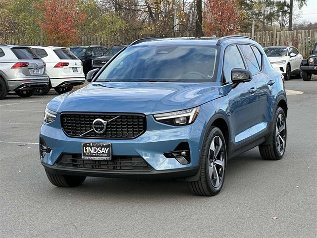 2024 Volvo XC40 Plus Dark Theme