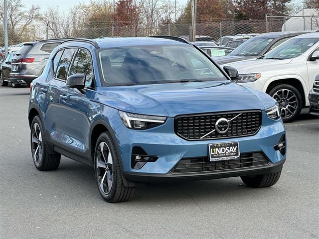 2024 Volvo XC40 Plus Dark Theme