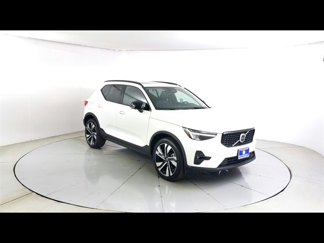 2024 Volvo XC40 Plus Dark Theme