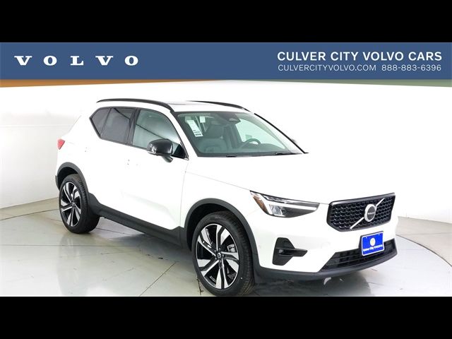 2024 Volvo XC40 Plus Dark Theme