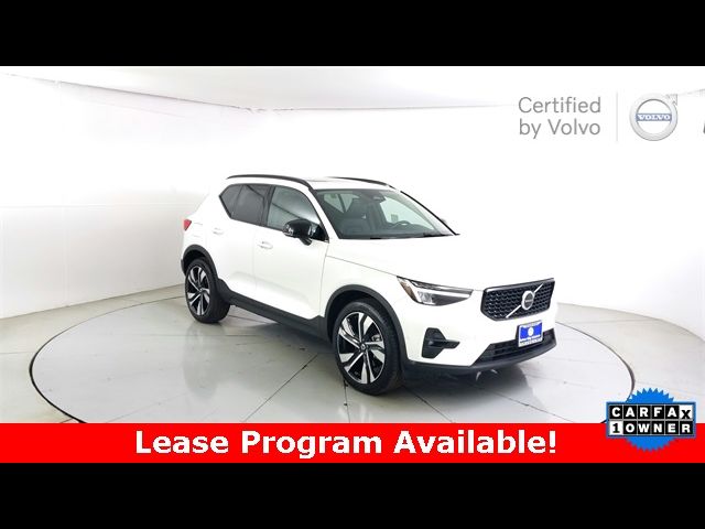 2024 Volvo XC40 Plus Dark Theme