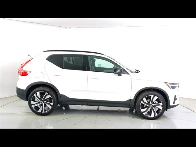 2024 Volvo XC40 Plus Dark Theme