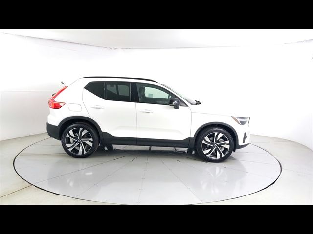 2024 Volvo XC40 Plus Dark Theme