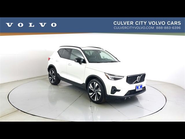 2024 Volvo XC40 Plus Dark Theme