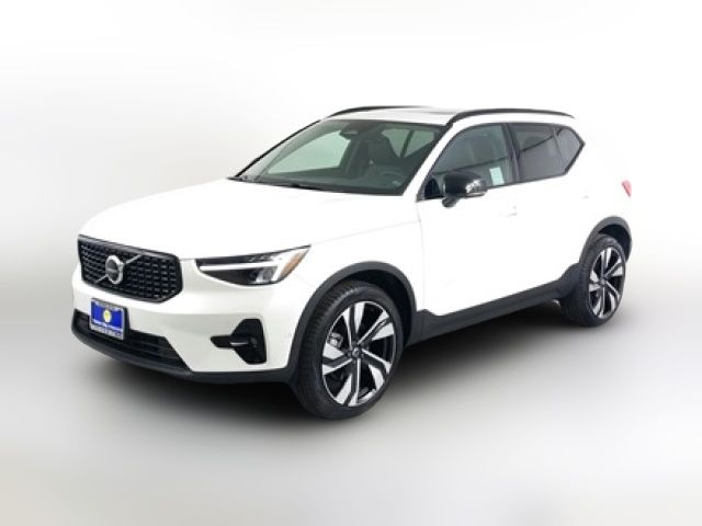 2024 Volvo XC40 Plus Dark Theme