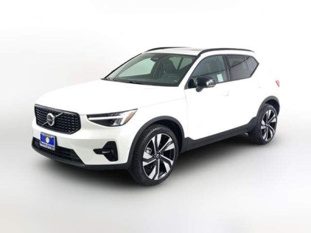 2024 Volvo XC40 Plus Dark Theme