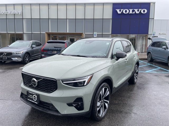 2024 Volvo XC40 Plus Dark Theme