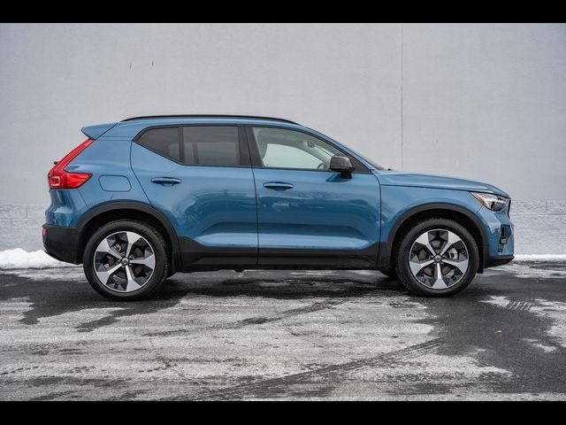 2024 Volvo XC40 Plus Dark Theme