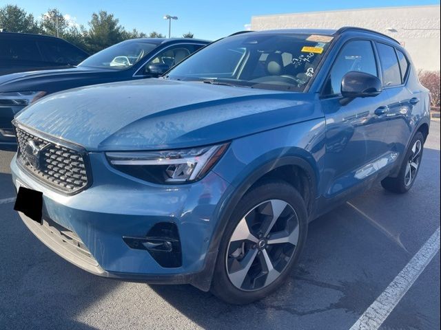 2024 Volvo XC40 Plus Dark Theme