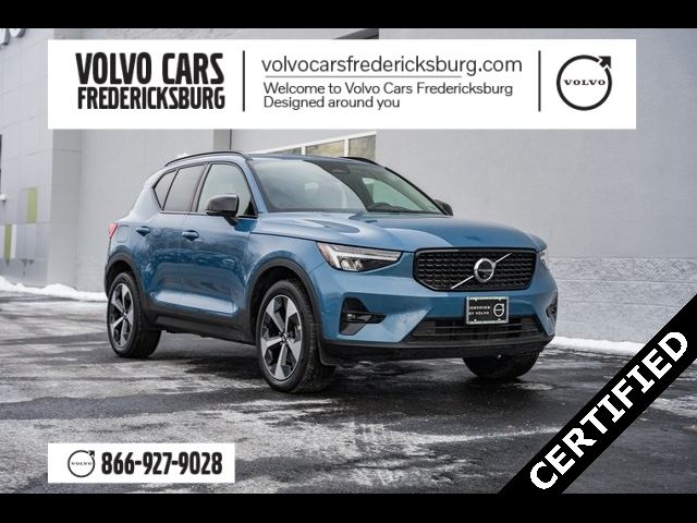 2024 Volvo XC40 Plus Dark Theme