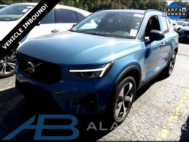 2024 Volvo XC40 Plus Dark Theme