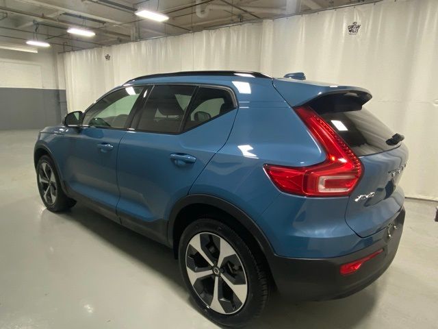 2024 Volvo XC40 Plus Dark Theme