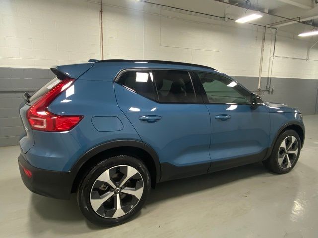 2024 Volvo XC40 Plus Dark Theme